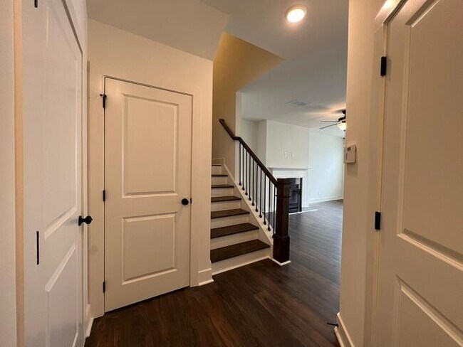 Building Photo - 3 bedroom Townhome in Auburn