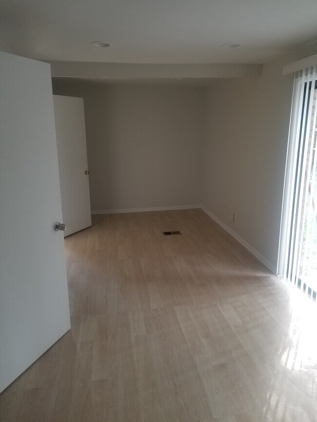 Foto del edificio - 4345 Church St