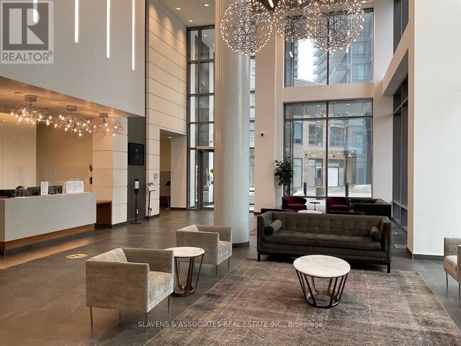 Photo du bâtiment - 56 Forest Manor Rd