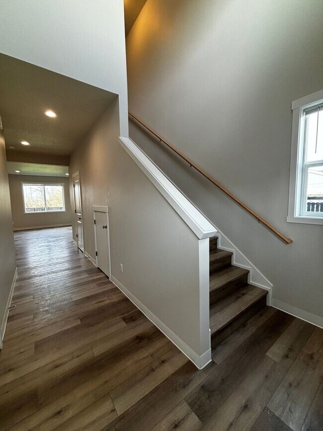Foto del edificio - 2422-2422 Leonard Ln