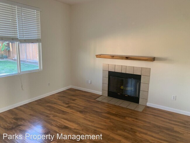Building Photo - 3 br, 2.5 bath House - 820 Boone Dr.