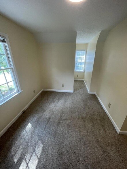 Building Photo - 4000 Cardigan Pl