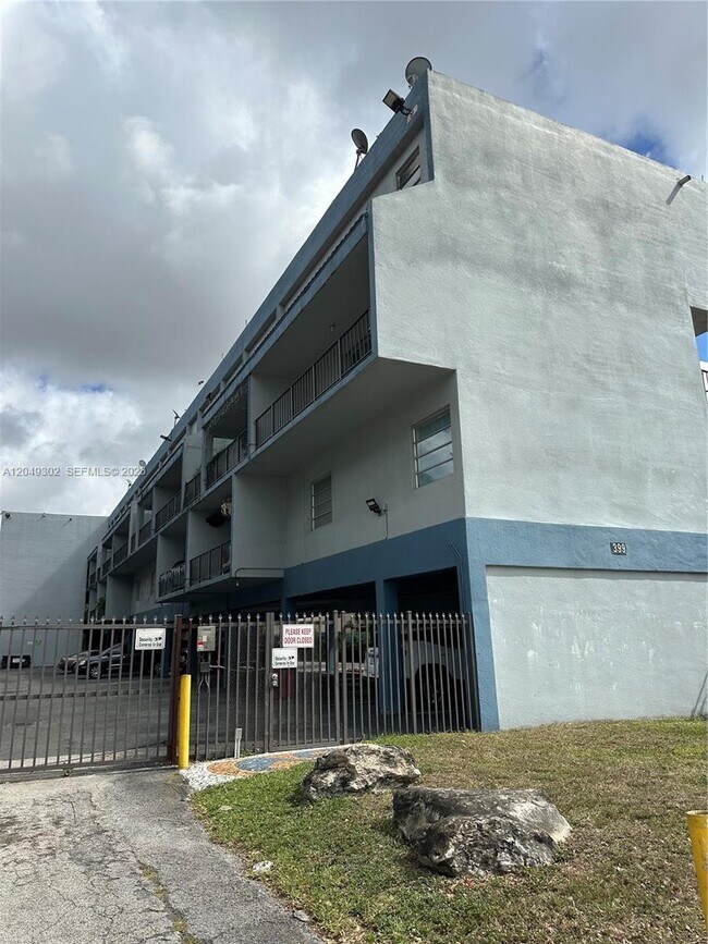 Foto del edificio - 399 NW 72nd Ave