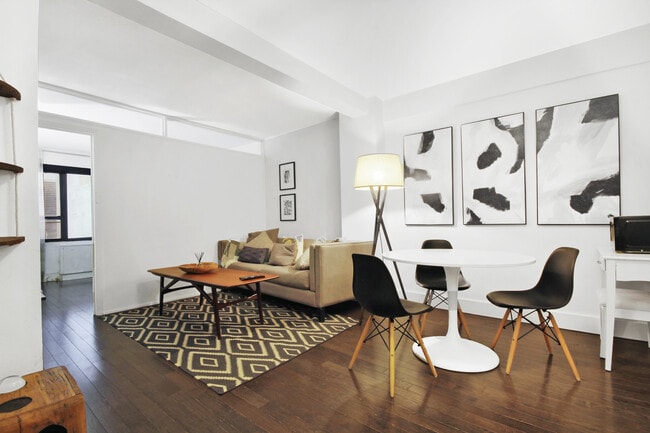 Photo - 210 E 47th St (New York, NY) Apartment