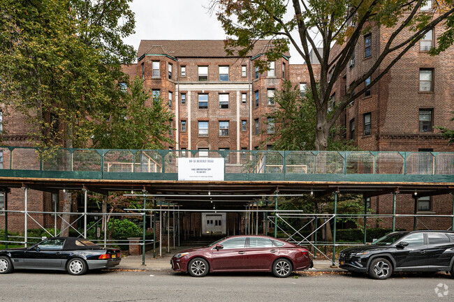 Building Photo - The Beverly House