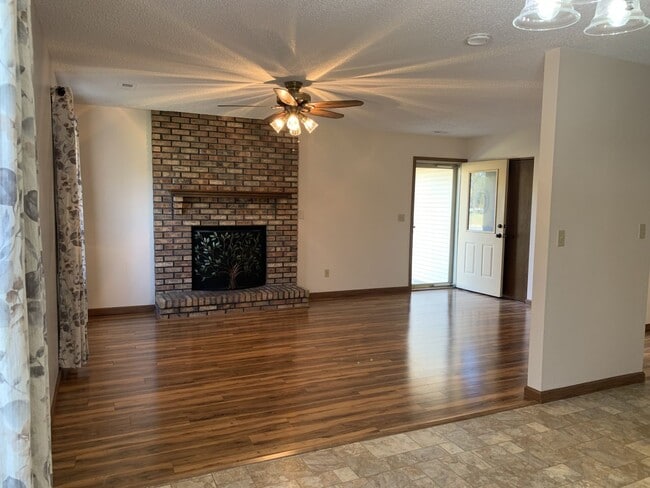 Building Photo - 32 Rabbit Trail Dr