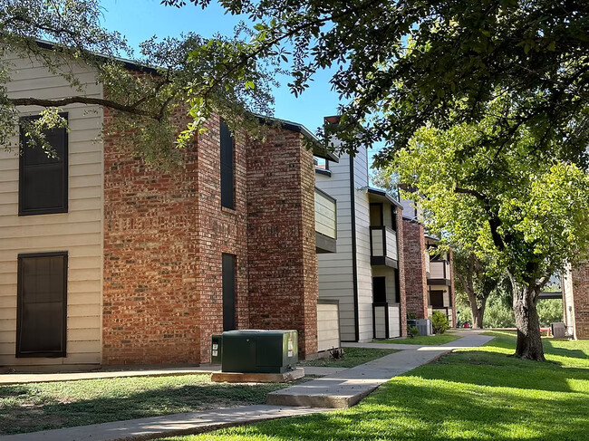 Building Photo - Raintree Apartments