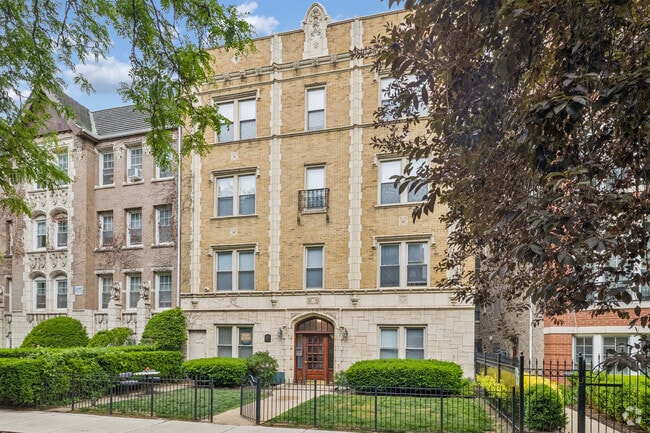 Building Photo - 640 W Wrightwood Ave