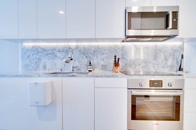 Foto del edificio - Larger Studio Unit with Lanai in Aalii