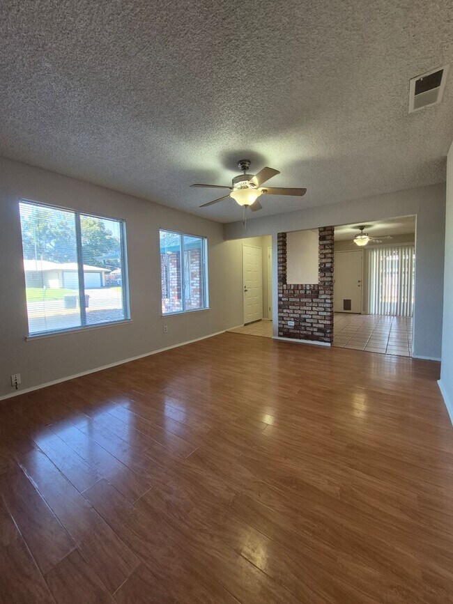 Foto del edificio - 7520 Blackthorne Way