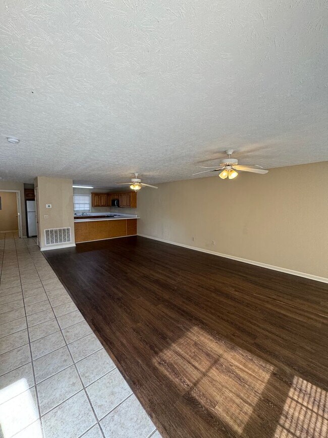 Foto del edificio - Harmon Condo Available Now!