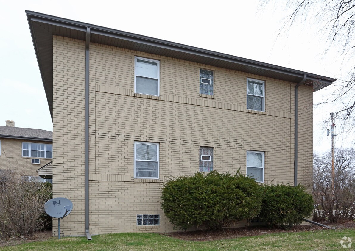 31103134 Northwestern Ave, Racine, WI 53404 Apartments in Racine, WI