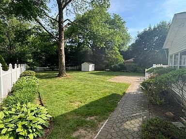 Foto del edificio - 288 Maplewood Rd