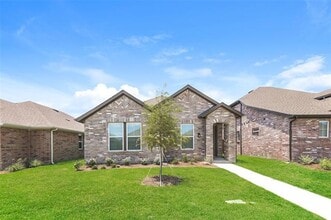 Building Photo - 8017 Brookhaven Dr