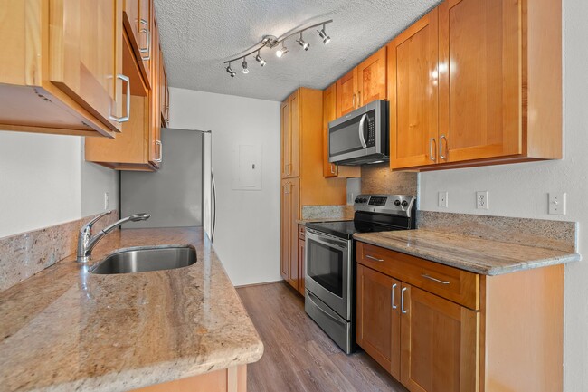 Building Photo - Charming 2-Bedroom Townhouse at Haiku Poin...