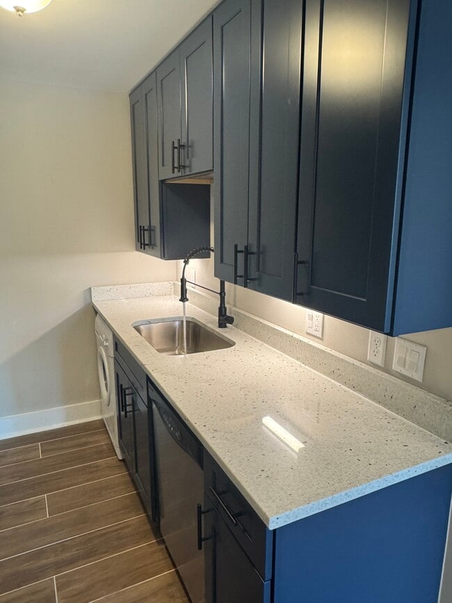 Building Photo - 5630 Pershing Ave