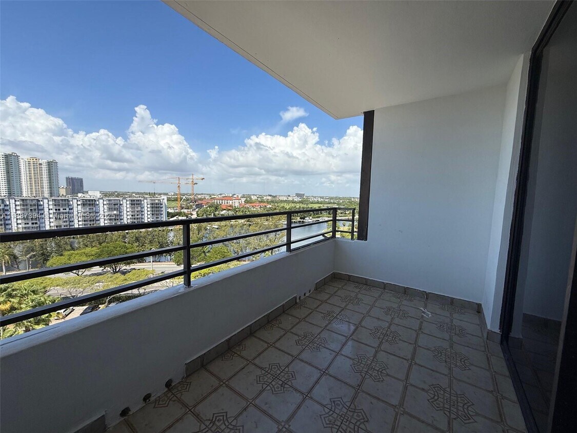 Foto principal - 500 Three Islands Boulevard