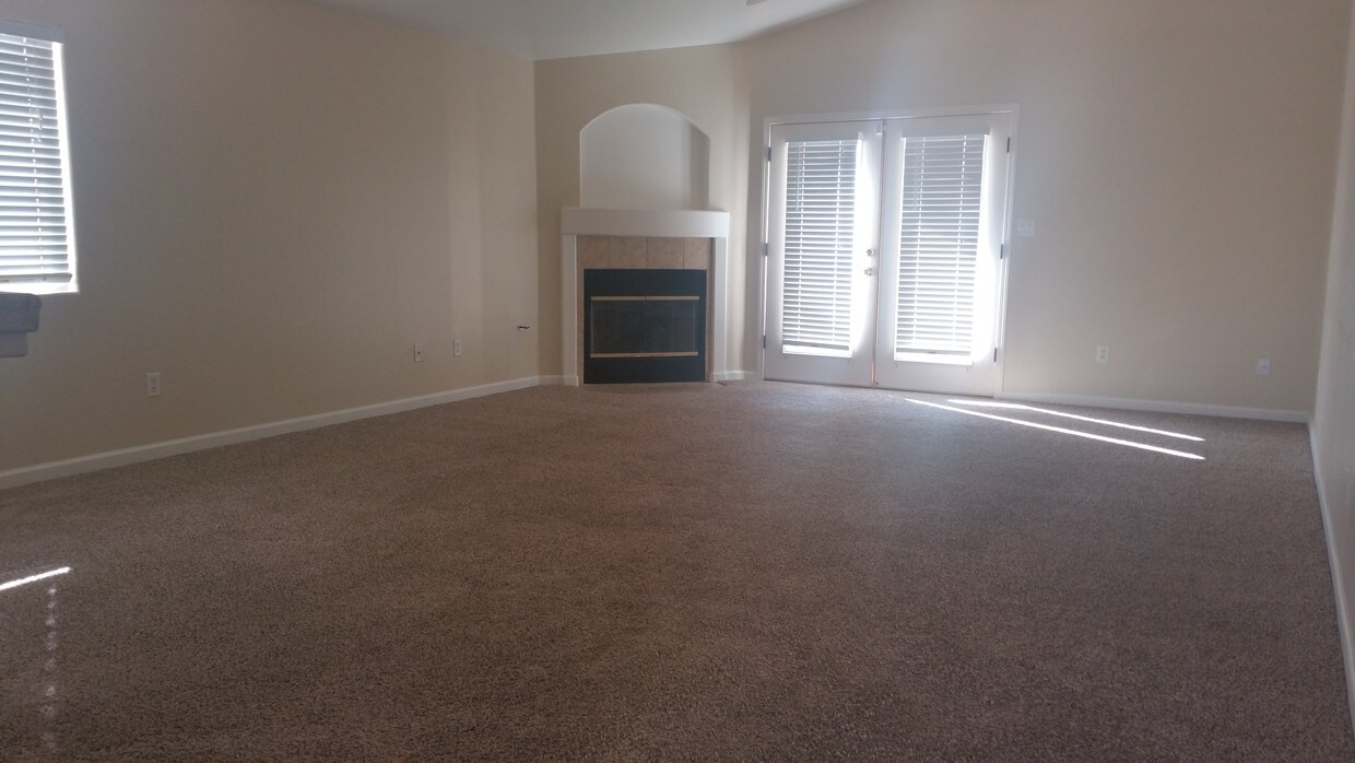 303 Misty Meadow Dr, Bakersfield, CA 93308 House Rental in