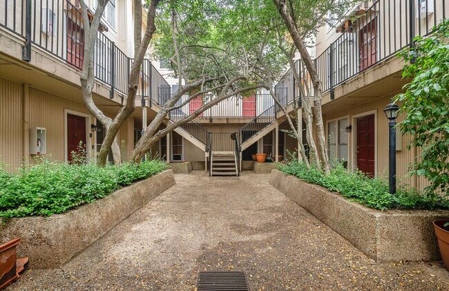 Foto del edificio - 4327 Holland Ave