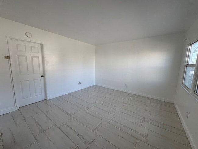 Building Photo - 903 WILCOX