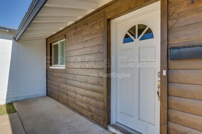 Building Photo - 1149 W 10th St