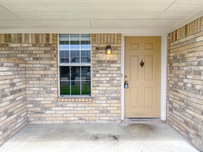 Building Photo - 1707 Windward Dr