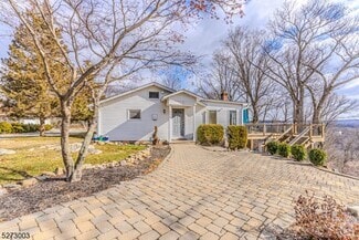Building Photo - 110 Hillcrest Dr