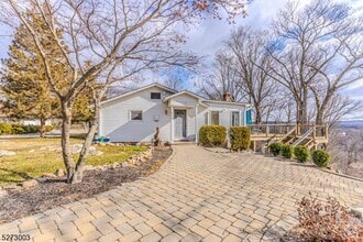 Building Photo - 110 Hillcrest Dr