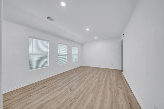 Building Photo - 17607 Longwood Trce Ln