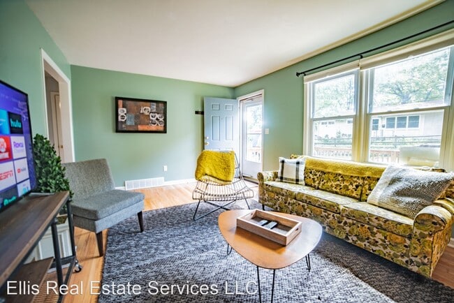 Building Photo - 3 br, 2 bath House - 230 W 82nd Terrace