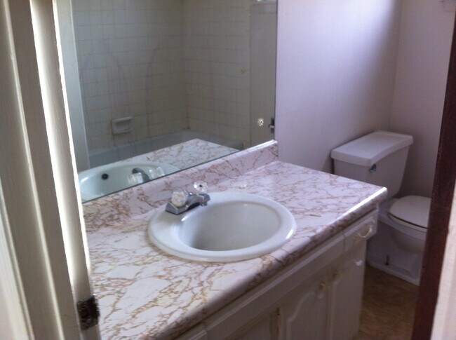 bathroom - 4812 Meadow Lark Ln