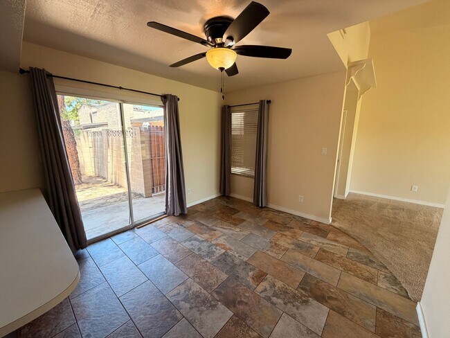 Foto del edificio - Move-In Ready 2-Bedroom Home with Washer & Dryer in Glendale