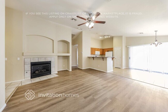 Foto del edificio - 17235 W Elaine Dr