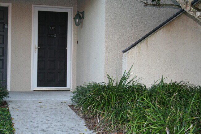 Foto del edificio - 632 Summer Pl