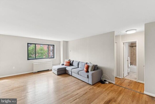 Foto del edificio - 1200 S Arlington Ridge Rd