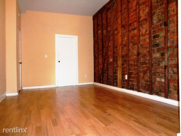Building Photo - 90 Menahan St