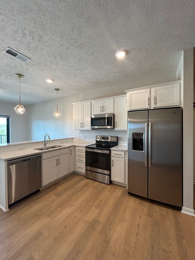 Foto del edificio - Elkhorn Landing Rentals (20605 Elkhorn Dr.)