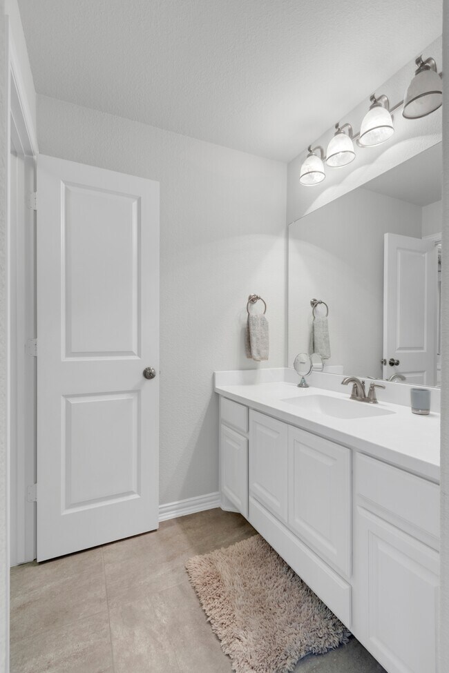Foto del edificio - 5811 Lightfoot Ln