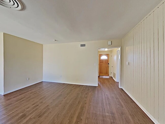 Building Photo - 9250 Swinton Ave