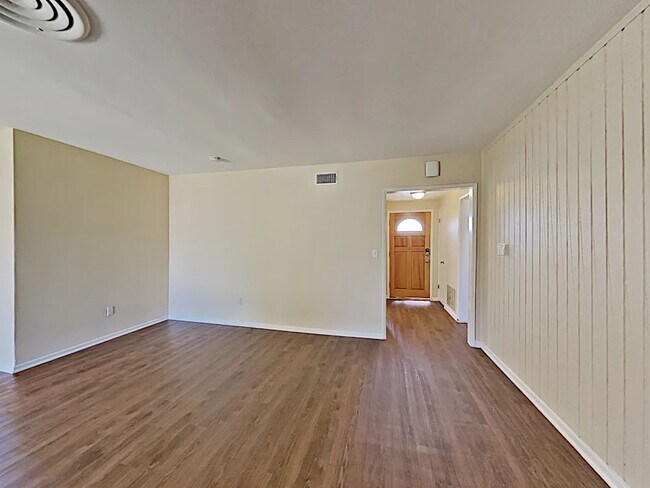 Foto del edificio - 9250 Swinton Ave