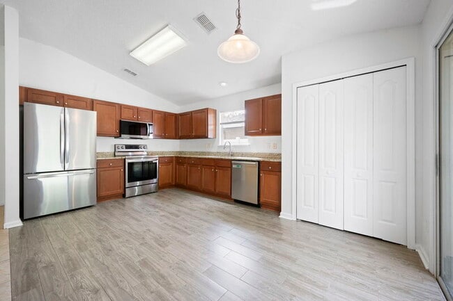 Building Photo - 843 Bonaparte Landing Ct