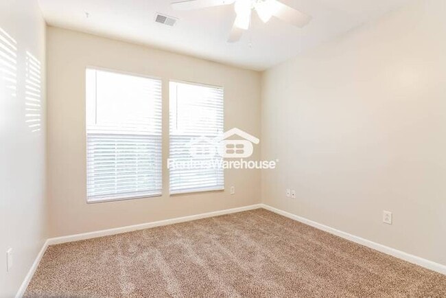 Building Photo - 5 Bed 3.5 Bath in Olathe!  Available NOW!!