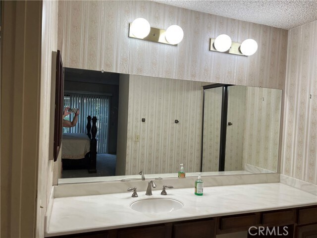 Building Photo - 880 Vía Maria