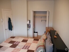 Building Photo - 7350 Av 18E