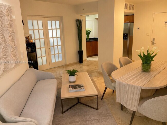 Foto del edificio - 9055 SW 73rd Ct