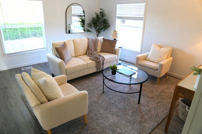 Foto del edificio - 2bed/1bath with a shop