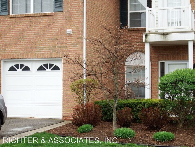 Building Photo - 2 br, 2 bath House - 512 OLDE ENGLISH CIRCLE