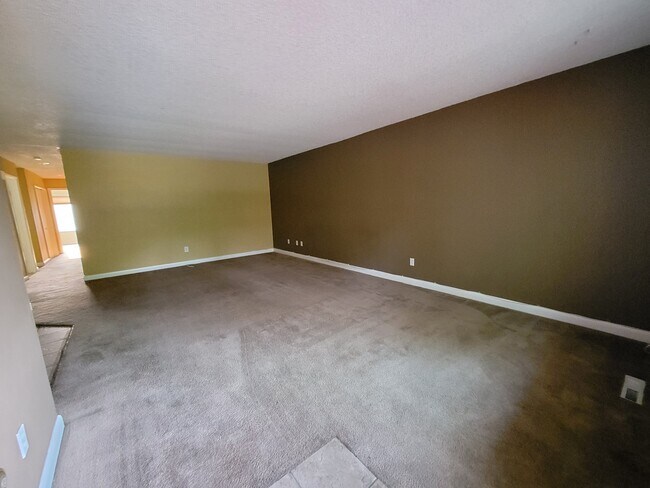 Building Photo - 2624 Parklake Ct