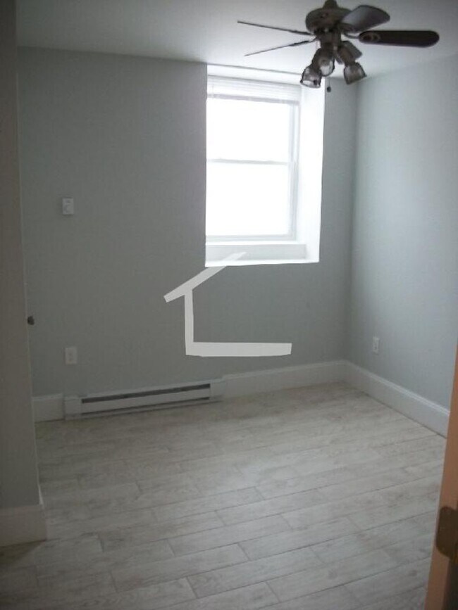 Building Photo - Central Location Coolidge Corner, In-Unit ...
