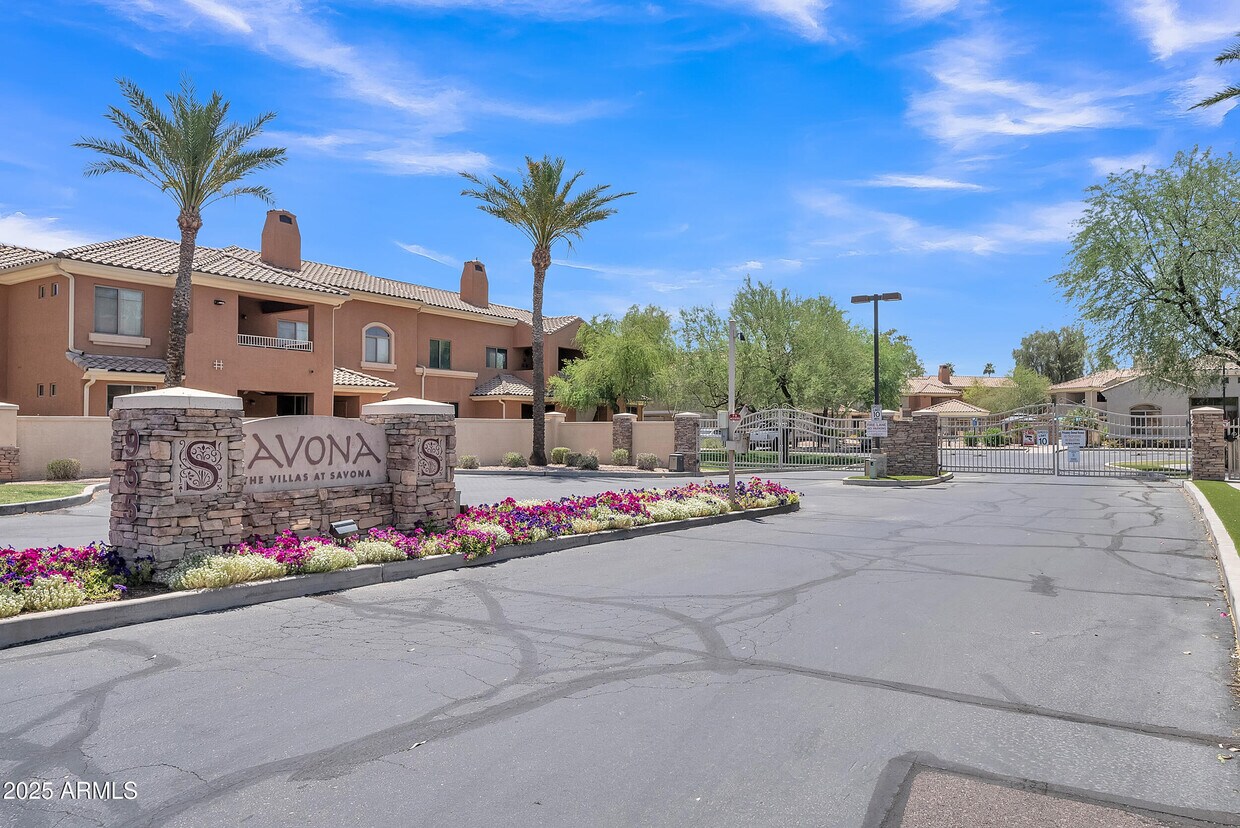 Foto principal - 955 E Knox Rd